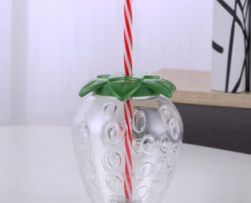 500ml Cartoon Strawberry Straw Cup